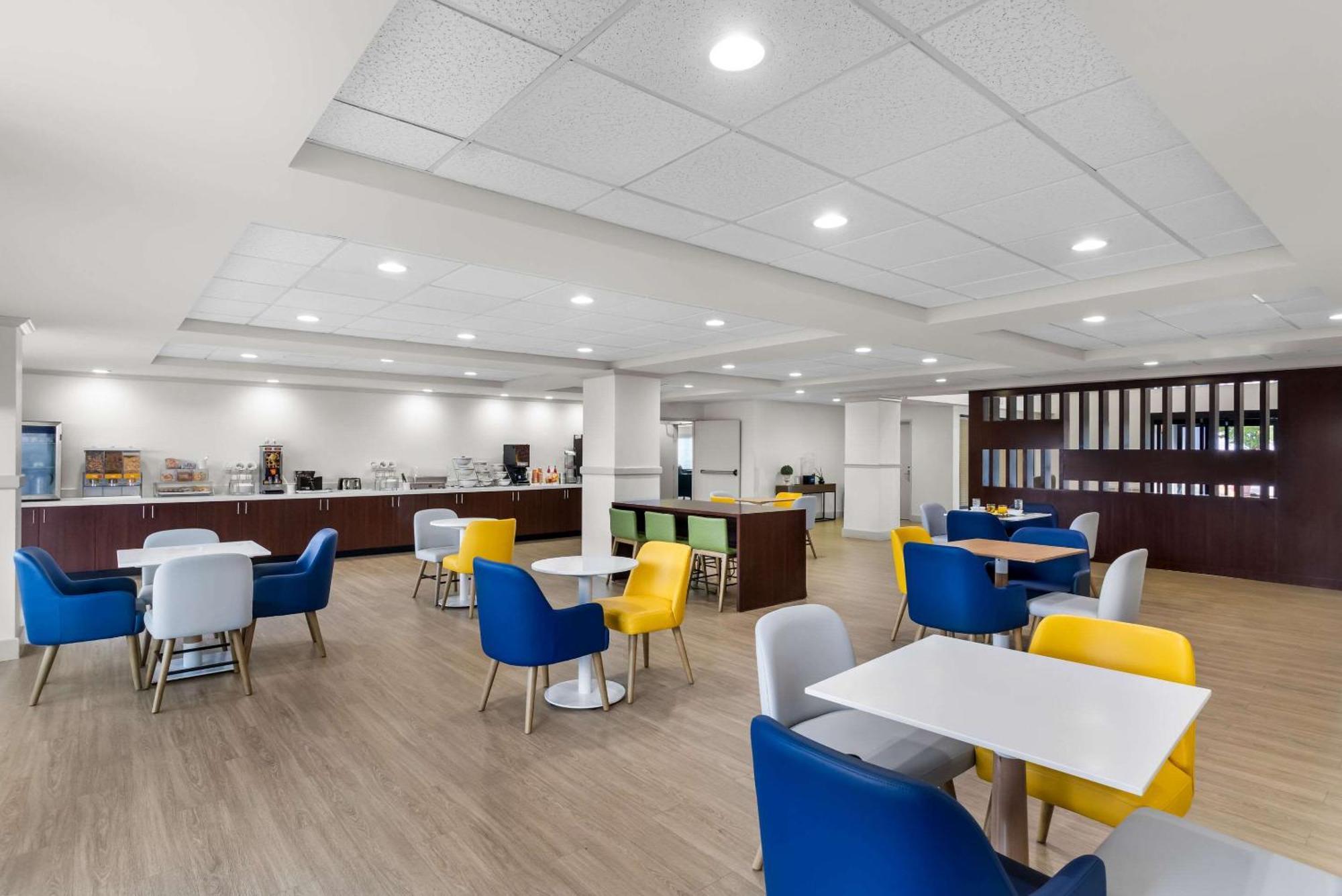 Comfort Suites Austin Airport Exterior foto