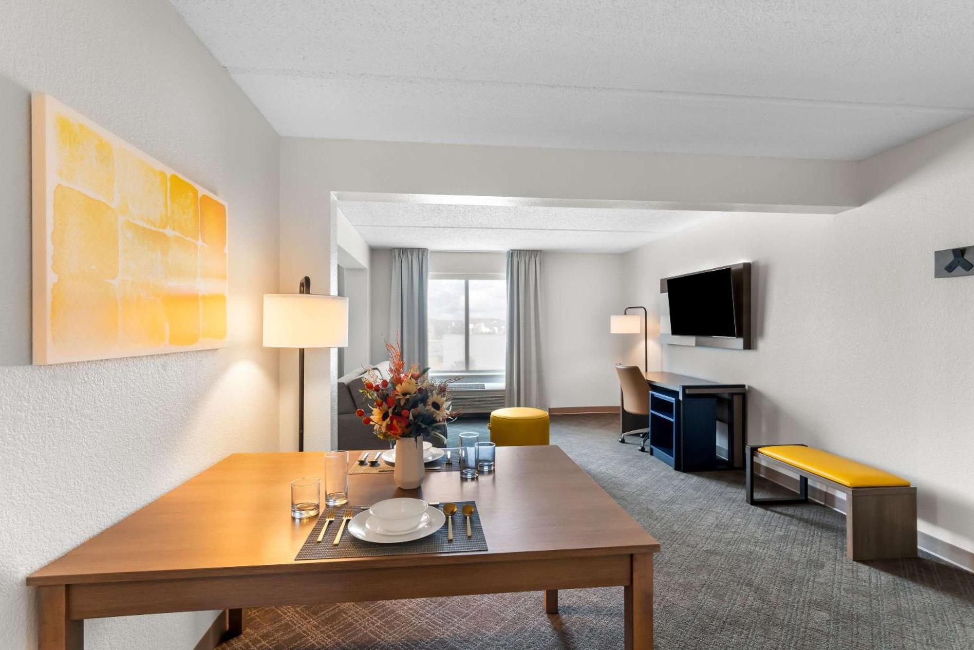 Comfort Suites Austin Airport Exterior foto